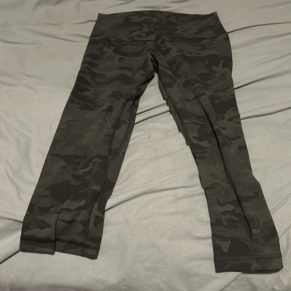 Lulumon capri leggings